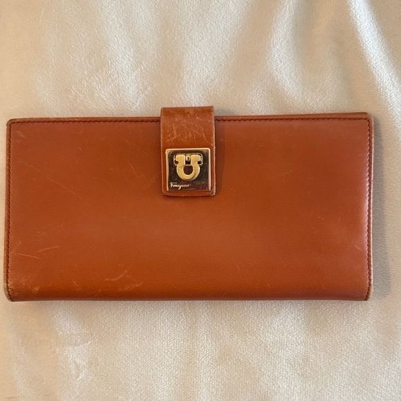 Salvatore Ferragamo Brown Leather Wallet with Gold Clasp (No Zip Puller) - Picture 1 of 4